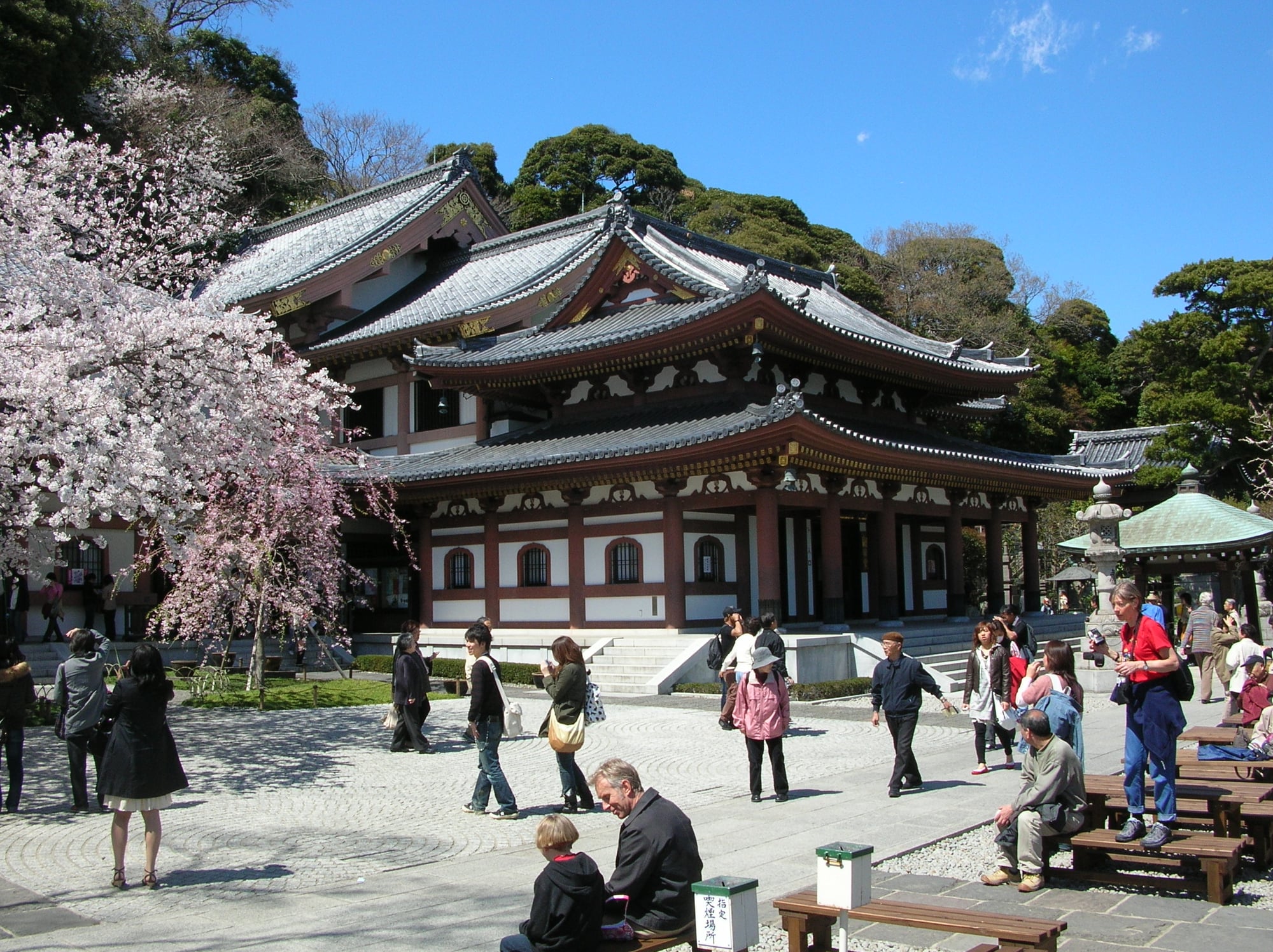 Kamakura Hase-dera oferece um programa documentado de shakyo e shabutsu